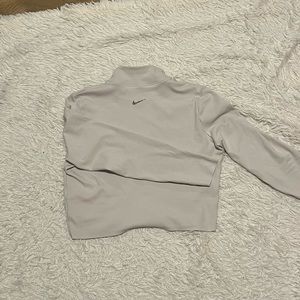 SOLD UNWORN medium nike workout long sleeve top